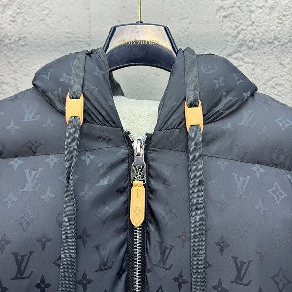 【軽量で温か快適】★ルイヴィトン コピー★Monogram ダウンジャケット 1AGIRF